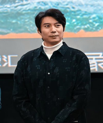 争议判罚！杨皓宇绝杀越位无效，染红离场