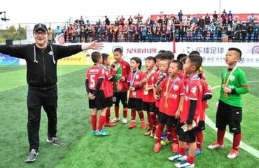 泡面与冠军：董路带队缔造欧洲奇迹