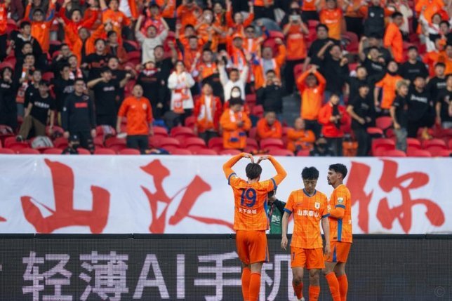 中超：泰山4-3玉昆，泽卡传射，克莱伯替补双响难救主