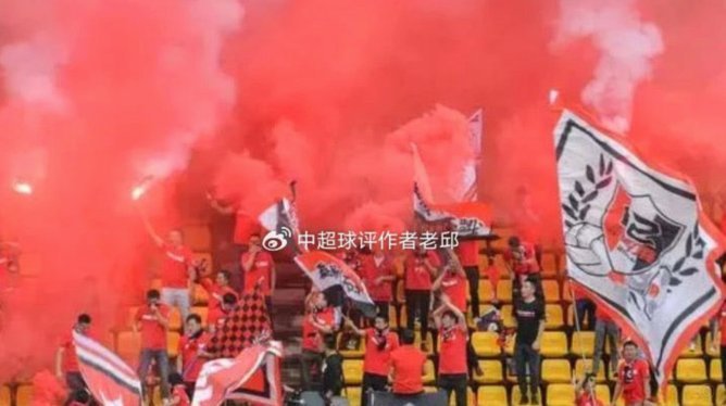 成都蓉城球迷怒了：德比战被铜梁龙逼平