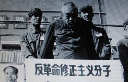 TA：利兹联主帅法尔克坚持认为和切尔西数据差不多，失误多