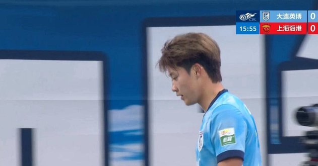 斯坦丘射门被挡，阿奇姆彭补射破门，英博3-0新鹏城
